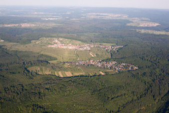 Schluttenbach und Schölllbron im Ortsteil Schöllbronn in Ettlingen im Bundesland Baden-Württemberg, Deutschland
