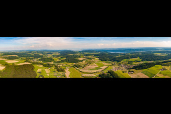 Panorama des Hinterland des Bodensee in Winterspüren in Stockach im Bundesland Baden-Württemberg, Deutschland