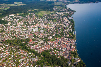 Luftbild von Stadt Überlingen am Ufer des Bodensee in Überlingen im Bundesland Baden-Württemberg, Deutschland
