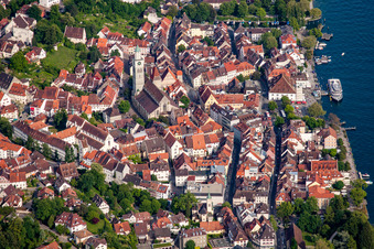 Luftbild von Überlinger Altstadt mit St. Nikolaus Münster und Seepromenade in Überlingen im Bundesland Baden-Württemberg, Deutschland