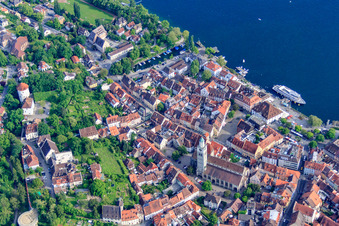 Überlinger Altstadt mit St. Nikolaus Münster und Uferpromenade in Überlingen im Bundesland Baden-Württemberg, Deutschland