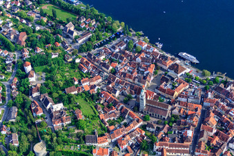 Luftbild von Überlinger Altstadt mit St. Nikolaus Münster und Uferpromenade in Überlingen im Bundesland Baden-Württemberg, Deutschland