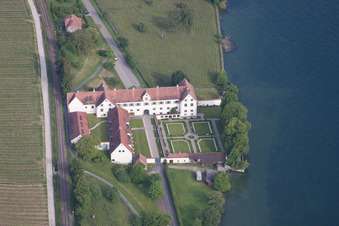 Burganlage des Schloß Bodensee-Schloß Maurach in Uhldingen-Mühlhofen im Ortsteil Seefelden im Bundesland Baden-Württemberg, Deutschland aus der Luft