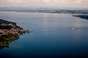 Luftbild von Museums- Gebäude- Ensemble Pfahlbauten Unteruhldingen im Bodensee in Uhldingen-Mühlhofen im Bundesland Baden-Württemberg, Deutschland