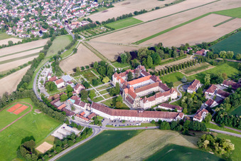 Luftaufnahme von Schulgebäude der Schule Schloss Salem in Salem im Ortsteil Stefansfeld im Bundesland Baden-Württemberg, Deutschland