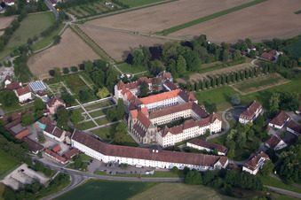 Luftbild von Schulgebäude der Schule Schloss Salem am Schlossbezirk im Ortsteil Stefansfeld in Salem im Bundesland Baden-Württemberg, Deutschland