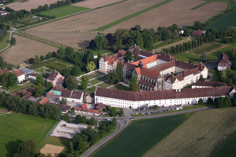 Luftaufnahme von Schulgebäude der Schule Schloss Salem am Schlossbezirk im Ortsteil Stefansfeld in Salem im Bundesland Baden-Württemberg, Deutschland