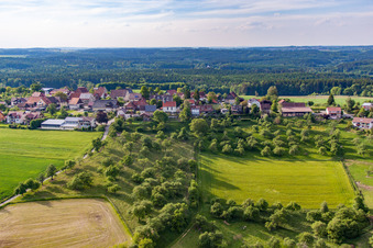 Schrägluftbild von Ortsteil Taisersdorf in Owingen im Bundesland Baden-Württemberg, Deutschland