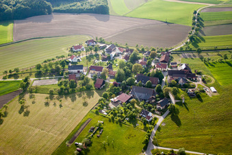 Luftbild von Dorfansicht im Ortsteil Herdwangen in Herdwangen-Schönach im Bundesland Baden-Württemberg, Deutschland