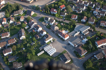 Schrägluftbild von ENDERES Logistik, Spedition im Ortsteil Diedelsheim in Bretten im Bundesland Baden-Württemberg, Deutschland