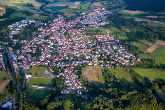 Dorfansicht im Ortsteil Wössingen in Walzbachtal im Bundesland Baden-Württemberg, Deutschland