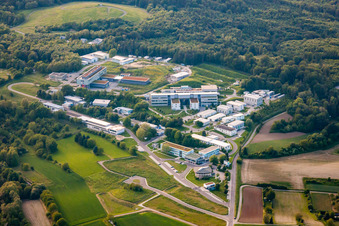 Schrägluftbild von Fraunhofer Institut im Ortsteil Grötzingen in Karlsruhe im Bundesland Baden-Württemberg, Deutschland