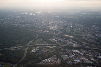 Ortsteil Oststadt in Karlsruhe im Bundesland Baden-Württemberg, Deutschland aus der Drohnenperspektive
