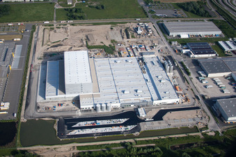 Drohnenbild von Industriegebiet Oberwald in Wörth am Rhein im Bundesland Rheinland-Pfalz, Deutschland