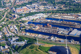 Karlsruher Rheinhäfen mit PHOS Edelstahl Design und Rhenus Port Logistics Rhein Neckar GmbH & Co. KG in der Werftstr im Ortsteil Mühlburg im Bundesland Baden-Württemberg, Deutschland