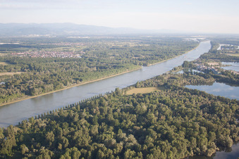 Drohnenbild von Munchhausen im Bundesland Bas-Rhin, Frankreich