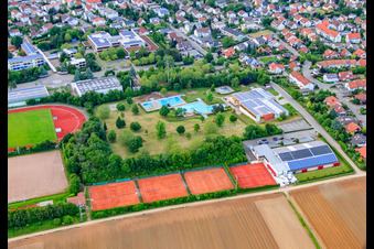 Tennisplätze am Rebmeerbad Bad Bergzabern im Bundesland Rheinland-Pfalz, Deutschland