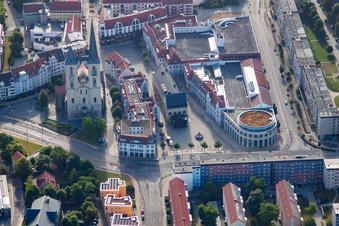 Holzmarkt, Rathauspassagen und St. Martini Kirche in Halberstadt im Bundesland Sachsen-Anhalt, Deutschland