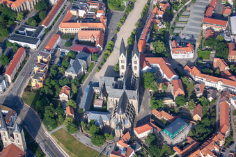Luftbild von Stadtansicht von Halberstadt. Mit im Bild der Dom im Bundesland Sachsen-Anhalt, Deutschland