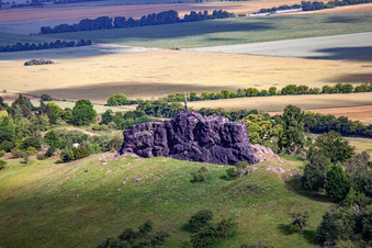 Felsen- Massiv und Berglandschaft Gegensteine der Teufelsmauer bei Ballenstedt im Ortsteil Rieder in Ballenstedt im Bundesland Sachsen-Anhalt, Deutschland von oben