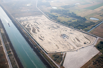 Hafen bei Loon-Plage im Bundesland Nord, Frankreich von oben gesehen