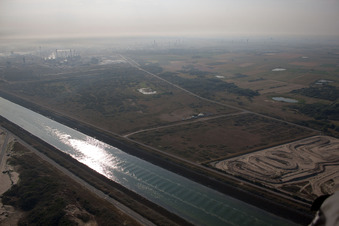 Hafen bei Loon-Plage im Bundesland Nord, Frankreich vom Flugzeug aus