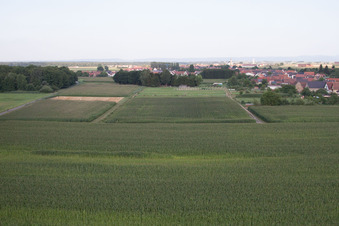 Schleithal im Bundesland Bas-Rhin, Frankreich von der Drohne aus gesehen