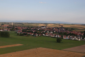 Drohnenaufname von Schleithal im Bundesland Bas-Rhin, Frankreich