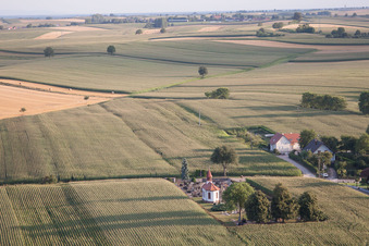 Drohnenbild von Salmbach im Bundesland Bas-Rhin, Frankreich