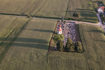 Salmbach im Bundesland Bas-Rhin, Frankreich aus der Drohnenperspektive