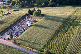 Salmbach im Bundesland Bas-Rhin, Frankreich von der Drohne aus gesehen