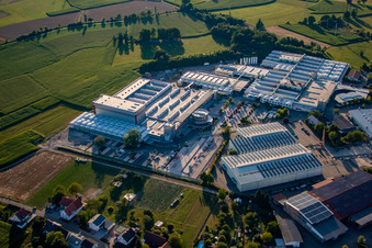 Industrie- und Gewerbegebiet der Fischer Edelstahlrohre GmbH in Achern im Ortsteil Fautenbach im Bundesland Baden-Württemberg, Deutschland
