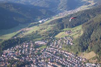 Drohnenaufname von Haslach im Kinzigtal im Bundesland Baden-Württemberg, Deutschland