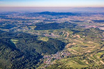Bleichheim, Blick zum Kaiserstuhl von Nordosten in Herbolzheim im Bundesland Baden-Württemberg, Deutschland
