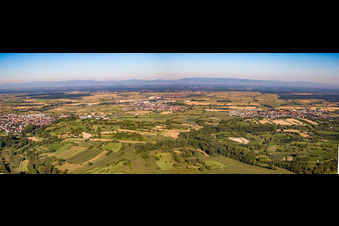 Panorama der Rheinebene aus Osten von Altdorf bis Mahlberg im Ortsteil Orschweier im Bundesland Baden-Württemberg, Deutschland