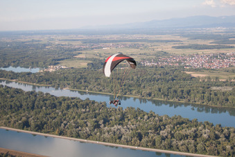 Schrägluftbild von Daubensand im Bundesland Bas-Rhin, Frankreich