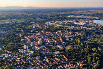 Luftaufnahme von Stadtansicht von Süden in Germersheim im Bundesland Rheinland-Pfalz, Deutschland