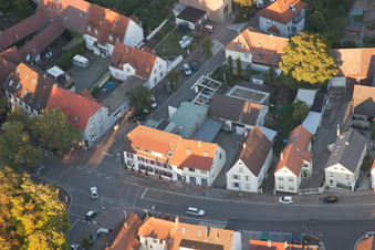 Zum Löwen im Ortsteil Eggenstein in Eggenstein-Leopoldshafen im Bundesland Baden-Württemberg, Deutschland aus der Luft