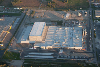 Industriegebiet Oberwald in Wörth am Rhein im Bundesland Rheinland-Pfalz, Deutschland aus der Luft
