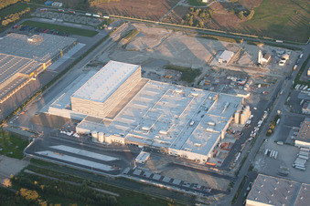 Industriegebiet Oberwald in Wörth am Rhein im Bundesland Rheinland-Pfalz, Deutschland von oben gesehen