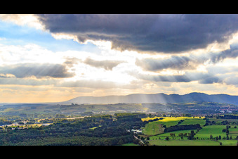 Flugplatz Schweighofen, Endanflug zur 26 im Bundesland Rheinland-Pfalz, Deutschland