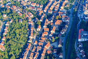 Lutherstraße mit Siloah Kirche und Rathaus Ispringen im Bundesland Baden-Württemberg, Deutschland