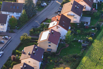 Am Rothsberg in Ispringen im Bundesland Baden-Württemberg, Deutschland von oben gesehen