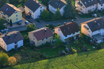 Drohnenaufname von Am Rothsberg in Ispringen im Bundesland Baden-Württemberg, Deutschland