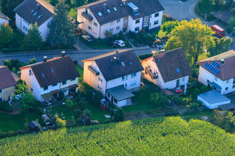 Am Rothsberg in Ispringen im Bundesland Baden-Württemberg, Deutschland aus der Drohnenperspektive