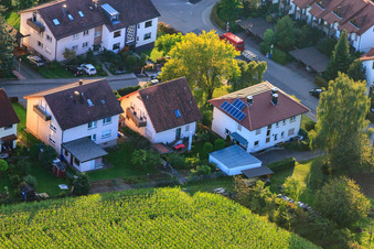 Am Rothsberg in Ispringen im Bundesland Baden-Württemberg, Deutschland von einer Drohne aus