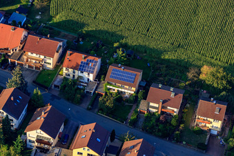 Schrägluftbild von Am Rothsberg in Ispringen im Bundesland Baden-Württemberg, Deutschland