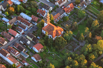 Luftaufnahme von Auferstehungskirche im Ortsteil Rüppurr in Karlsruhe im Bundesland Baden-Württemberg, Deutschland