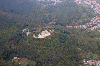 Drohnenaufname von Ortsteil Diedesfeld in Neustadt an der Weinstraße im Bundesland Rheinland-Pfalz, Deutschland