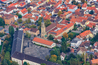 Klosterstraße mit St. Jakobus in Germersheim im Bundesland Rheinland-Pfalz, Deutschland